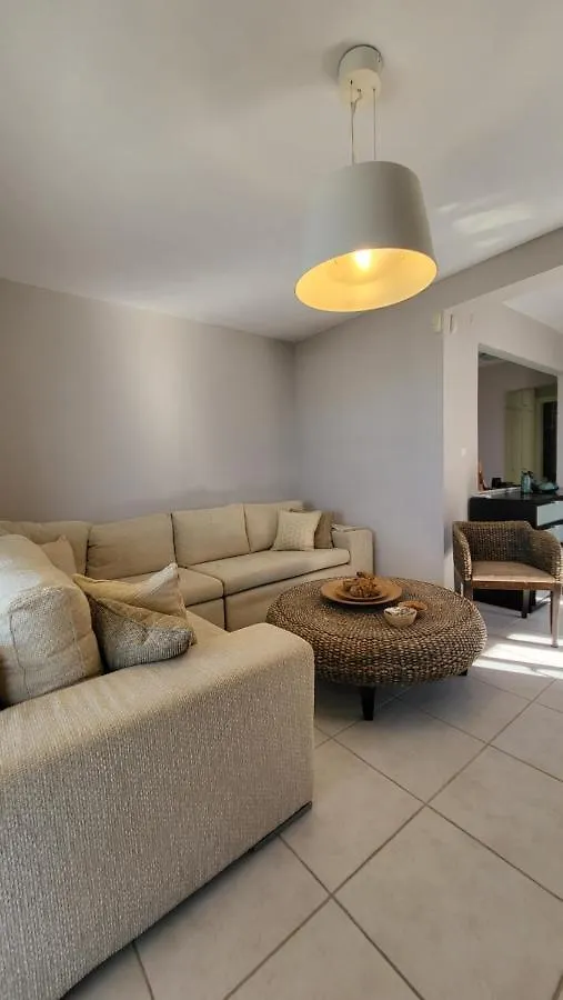 Evita Maisonette, Elegant Beachfront Apt, Polychrono