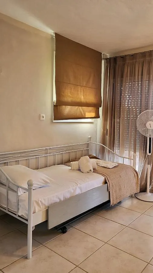 Evita Maisonette, Elegant Beachfront Apt, Polychrono