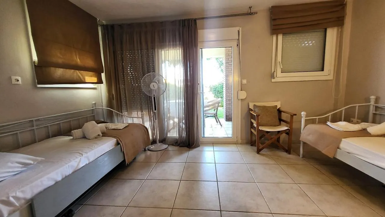 Apartment Evita Maisonette, Elegant Beachfront Apt, Polychrono Greece