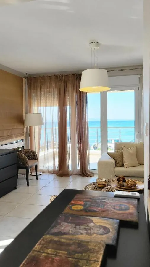 Evita Maisonette, Elegant Beachfront Apt, Polychrono 0*,