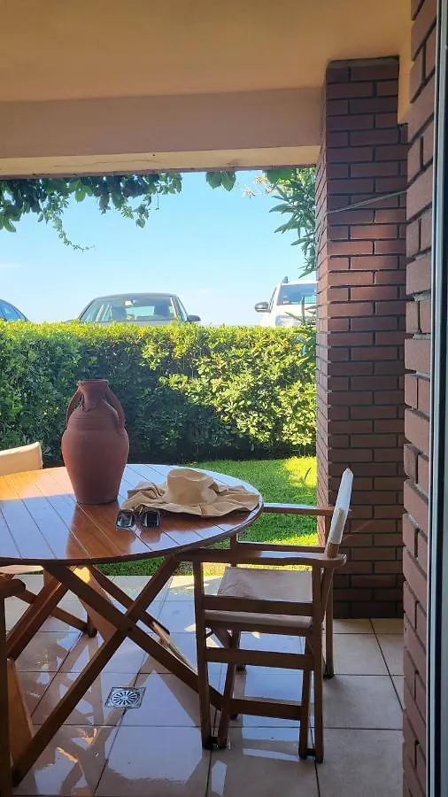 Evita Maisonette, Elegant Beachfront Apt, Polychrono Apartment