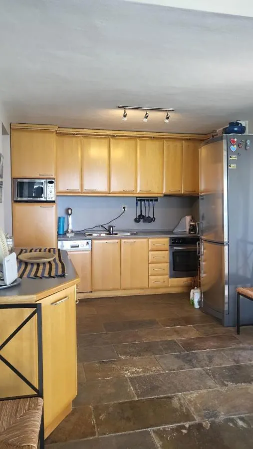 Evita Maisonette, Elegant Beachfront Apt, Polychrono 0*,