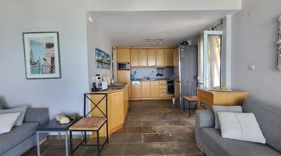 Evita Maisonette, Elegant Beachfront Apt, Polychrono 0*,