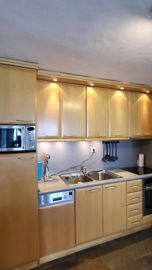 Evita Maisonette, Elegant Beachfront Apt, Polychrono Apartment