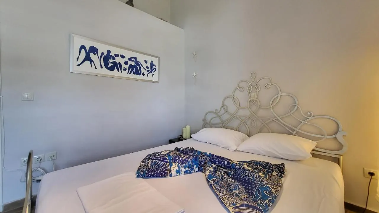 Evita Maisonette, Elegant Beachfront Apt, Polychrono 0*,  Greece