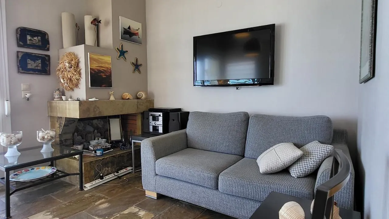 Evita Maisonette, Elegant Beachfront Apt, Polychrono 0*,  Greece